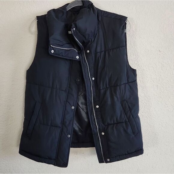 Abercrombie & Fitch Black Puffer Vest Size Small - Picture 1 of 7